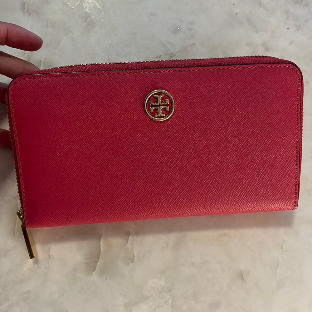 NWOT - Bright Pink Tory Burch wallet